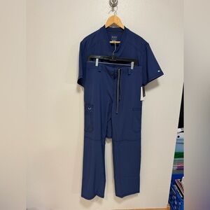 Infinity Scrubs Men’s Medium - NEW